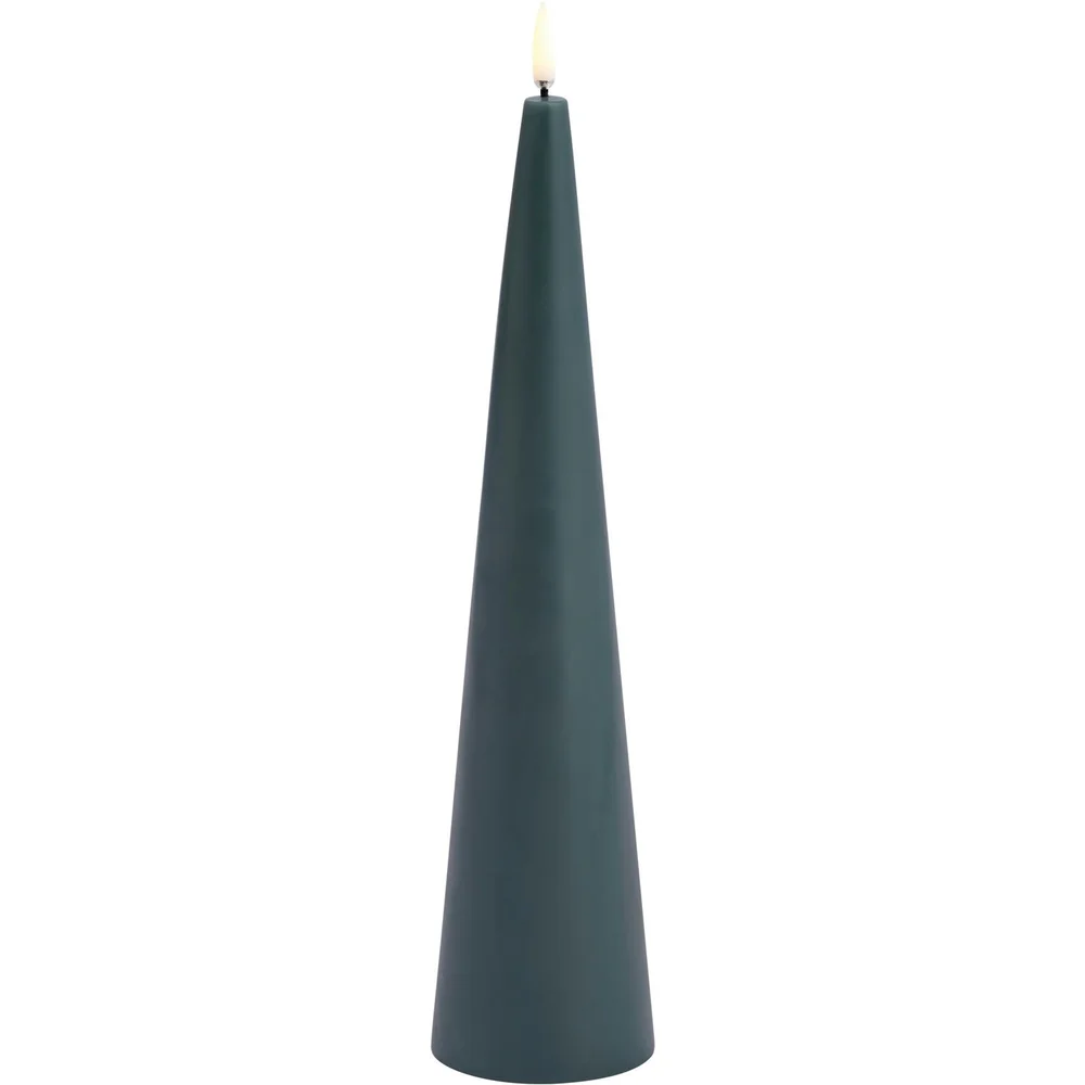 Cone Led-Stearinlys Pine Green, 6,8×30 cm v:1836344 Cone Led-Stearinlys Pine Green, 6,8×30 cm v:1836344