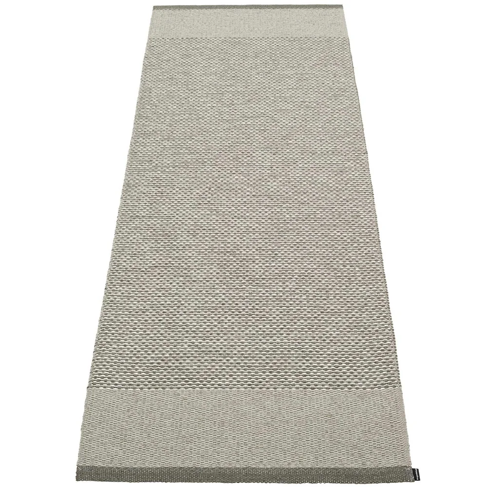 Edit Teppe Charcoal / Warm Grey / Stone Metallic, 70×200 cm v:2981629 Edit Teppe Charcoal / Warm Grey / Stone Metallic, 70×200 cm v:2981629