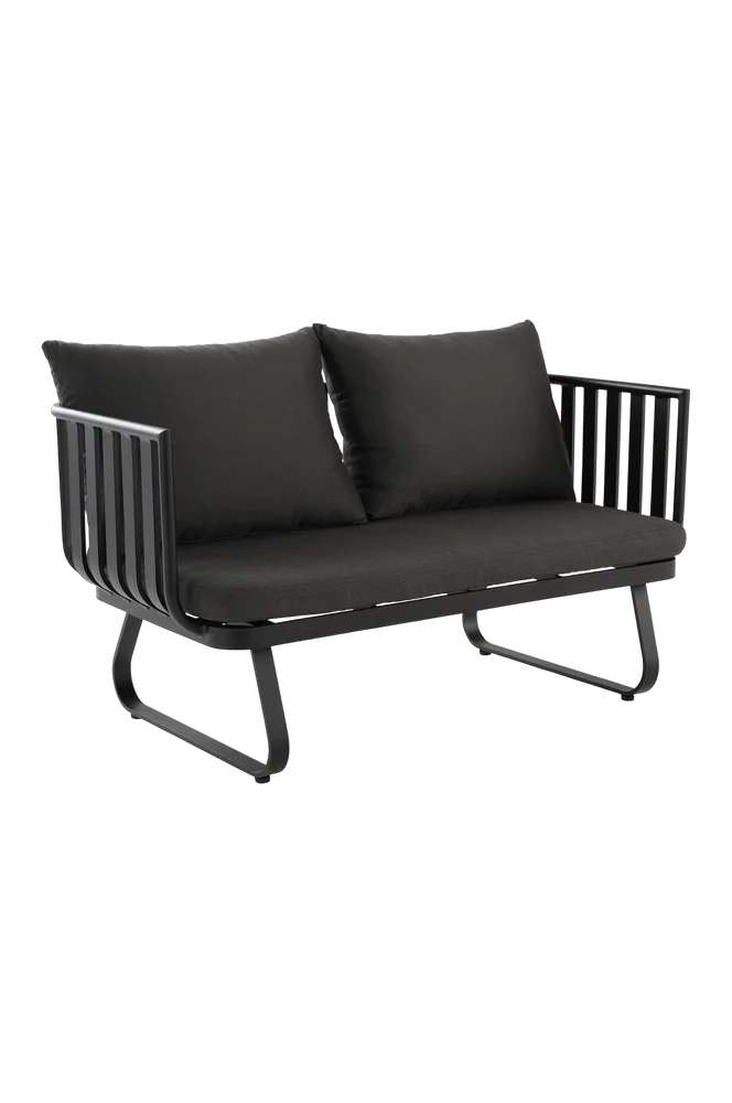 SARE 2-seters utesofa – Svart – Utemøbler & hage | m v:874625 SARE 2-seters utesofa – Svart – Utemøbler & hage | m v:874625