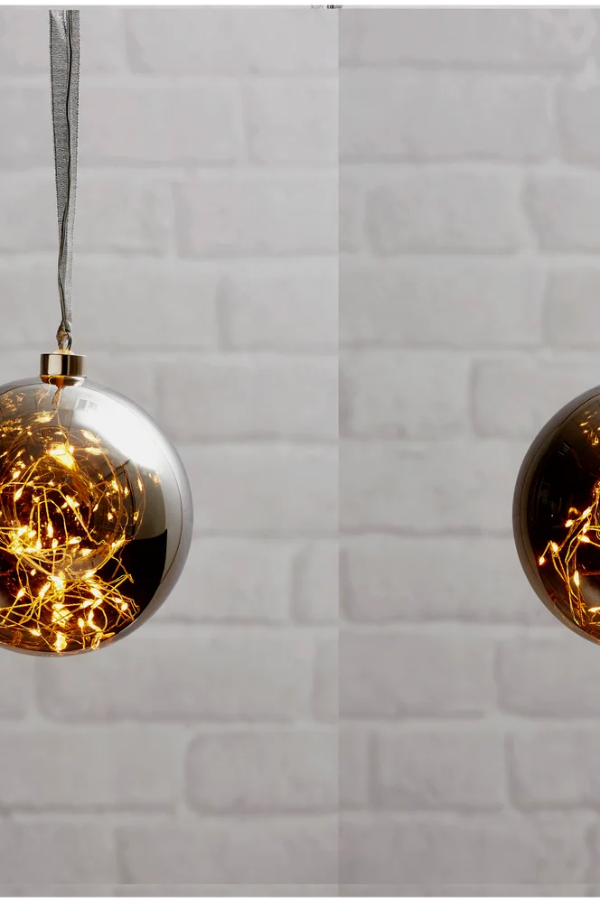 Glasskule Glow, 15 cm – Sølv – Belysning | m v:4497494 Glasskule Glow, 15 cm – Sølv – Belysning | m v:4497494