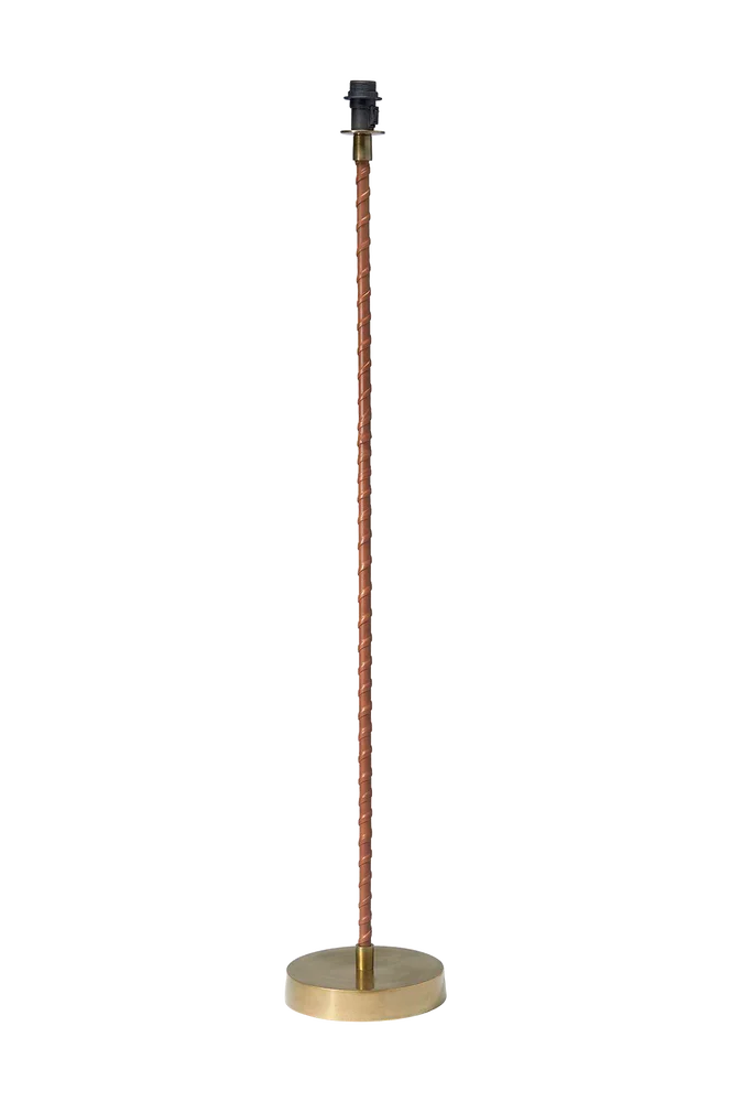Gulvfot Nora 138 cm – Messing – Belysning | m v:2970425 Gulvfot Nora 138 cm – Messing – Belysning | m v:2970425