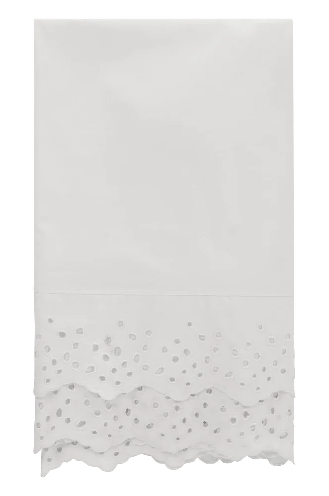 JUNO duk med broderi – Hvit – Tekstiler | m v:2965949 JUNO duk med broderi – Hvit – Tekstiler | m v:2965949